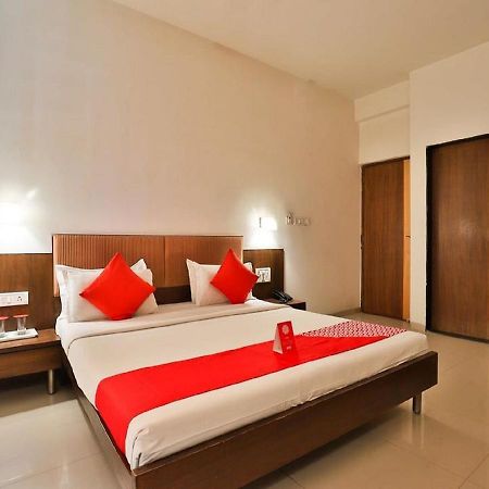 Hotel President Inn By Sky Stays Gandhinagar Esterno foto