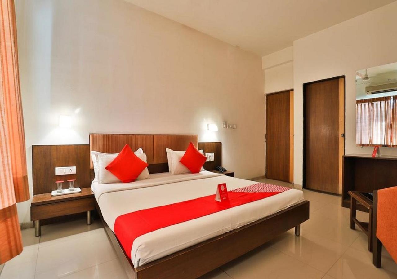 Hotel President Inn By Sky Stays Gandhinagar Esterno foto