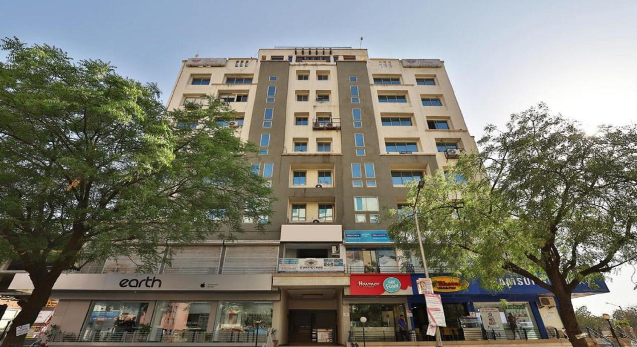 Hotel President Inn By Sky Stays Gandhinagar Esterno foto
