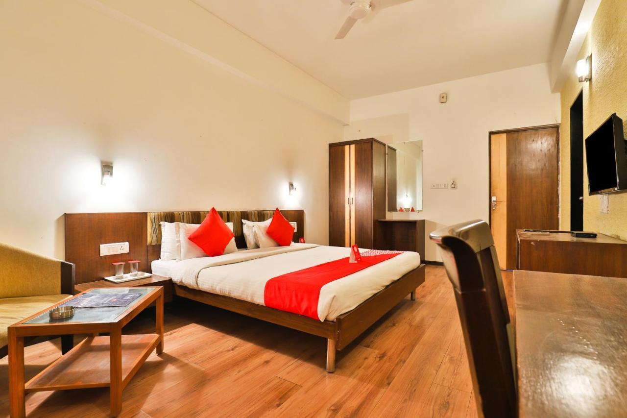 Hotel President Inn By Sky Stays Gandhinagar Esterno foto