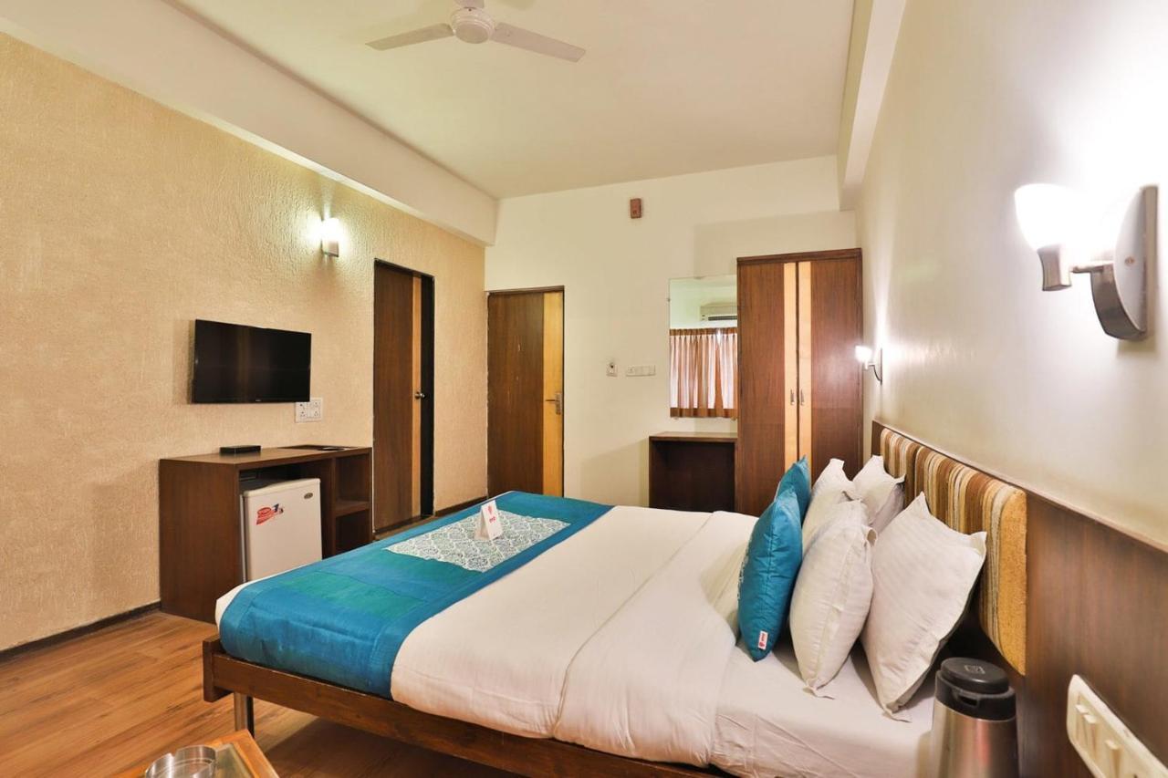 Hotel President Inn By Sky Stays Gandhinagar Esterno foto