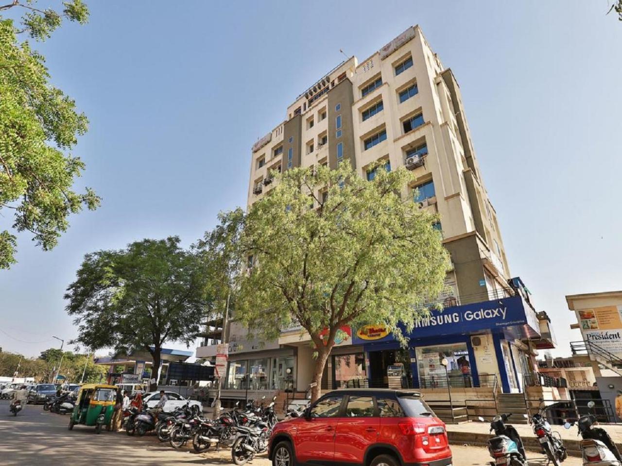 Hotel President Inn By Sky Stays Gandhinagar Esterno foto
