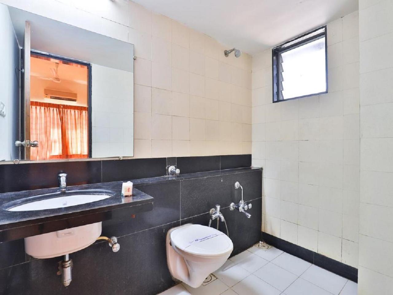 Hotel President Inn By Sky Stays Gandhinagar Esterno foto